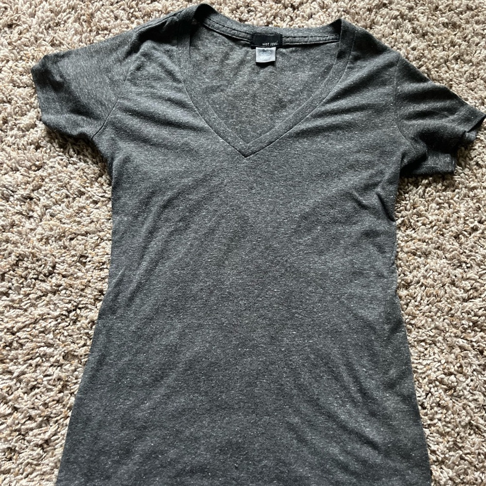 V neck gray top